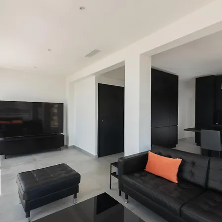 Spectacular Sea Views, 2bd Beachfront *