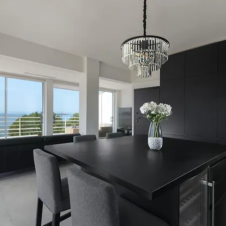 Spectacular Sea Views, 2bd Beachfront Apartment Athens