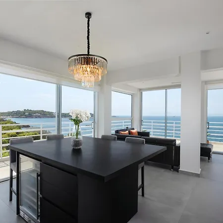 Apartment Spectacular Sea Views, 2bd Beachfront